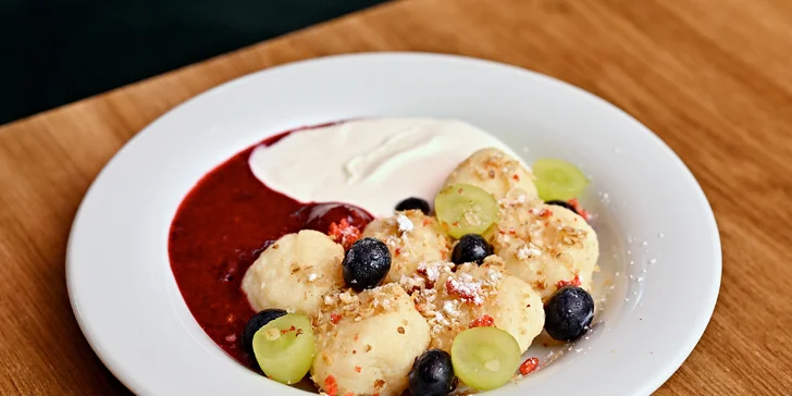 Snídaňové menu v Corner Stories: všední dny a víkendy, nápoje, vajíčka i lívance