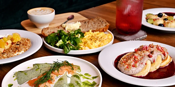 Snídaňové menu v Corner Stories: všední dny a víkendy, nápoje, vajíčka i lívance