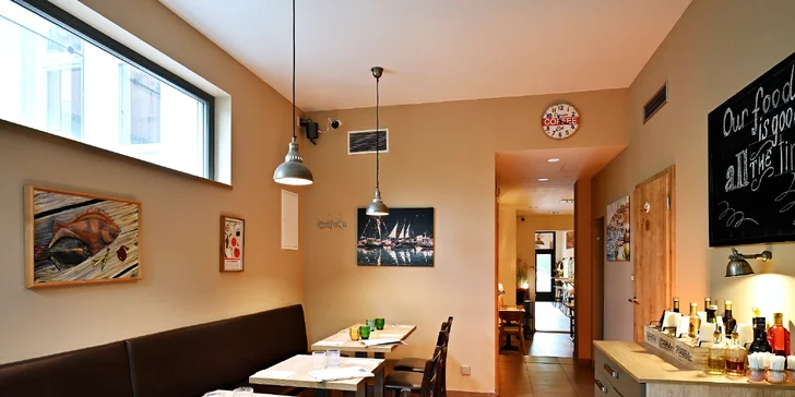 Tapas v novém bistru na Míráku: jamon, salát s chobotnicí, ceviche z vlka, plněné košíčky, flank steak a další