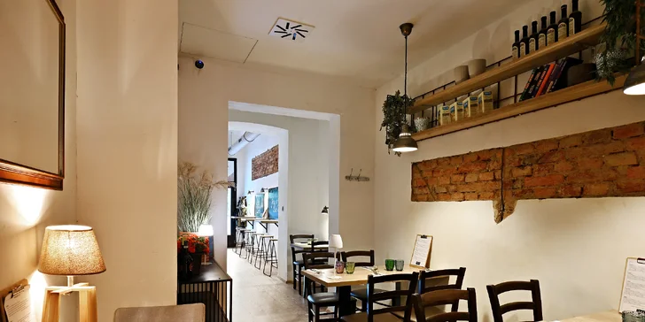 Tapas v novém bistru na Míráku: jamon, salát s chobotnicí, ceviche z vlka, plněné košíčky, flank steak a další