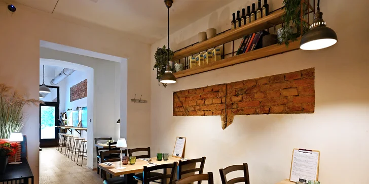 Tapas v novém bistru na Míráku: jamon, salát s chobotnicí, ceviche z vlka, plněné košíčky, flank steak a další