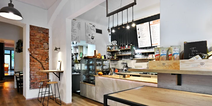 Tapas v novém bistru na Míráku: jamon, salát s chobotnicí, ceviche z vlka, plněné košíčky, flank steak a další