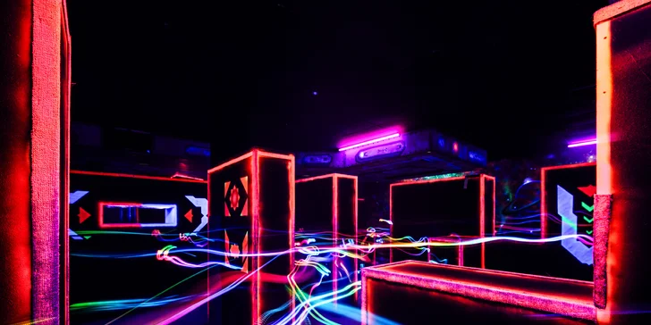 Akce a zábava: laser game pro 1–10 osob v moderní pražské aréně vč. možnosti mít arénu pro sebe