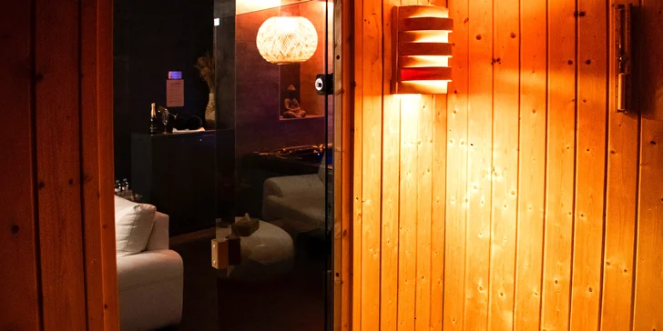 Privátní wellness s vířivkou a saunou pro dva: 120 minut relaxace i lahev sektu