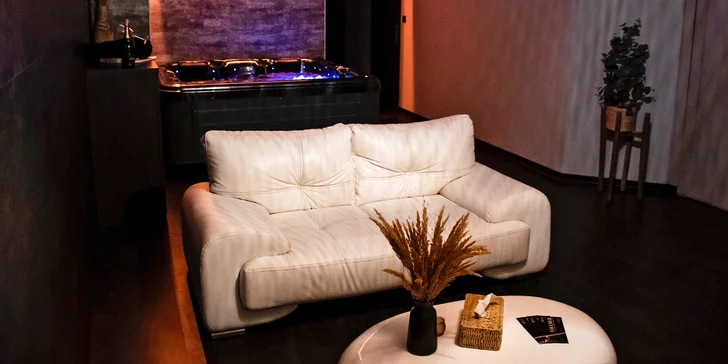Noc v privátním wellness apartmánu pro 2 osoby: vířivka, finská sauna i sekt