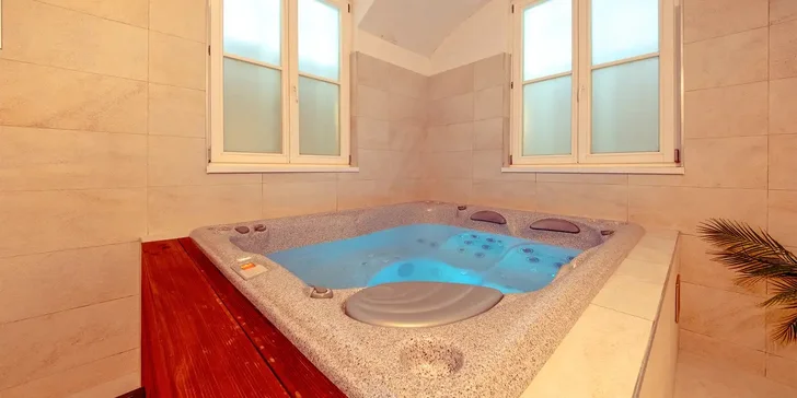 Privátní wellness pro 2 osoby: finská sauna, vířivka, prosecco i občerstvení