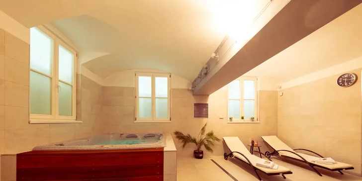 Privátní wellness pro 2 osoby: finská sauna, vířivka, prosecco i občerstvení