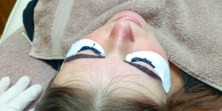 Kosmetické ošetření: diagnostika pleti, ultrazvuková špachtle i maska s fotonovou lampou