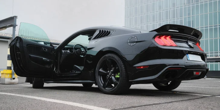 Zapůjčení Fordu Mustang, Mercedesu C63 AMG či BMW M4 na 24hod nebo celý víkend