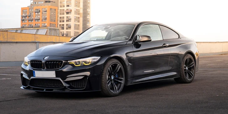 Zapůjčení Fordu Mustang, Mercedesu C63 AMG či BMW M4 na 24hod nebo celý víkend