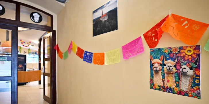 Peruánský burger nebo sendvič a hranolky s omáčkou pro 1 nebo 2 osoby