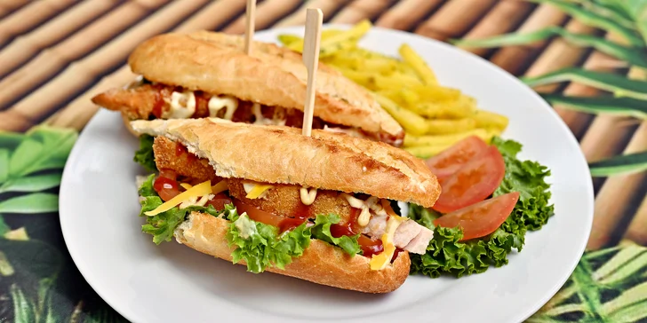 Peruánský burger nebo sendvič a hranolky s omáčkou pro 1 nebo 2 osoby