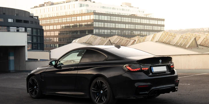 Zapůjčení Fordu Mustang, Mercedesu C63 AMG či BMW M4 na 24hod nebo celý víkend