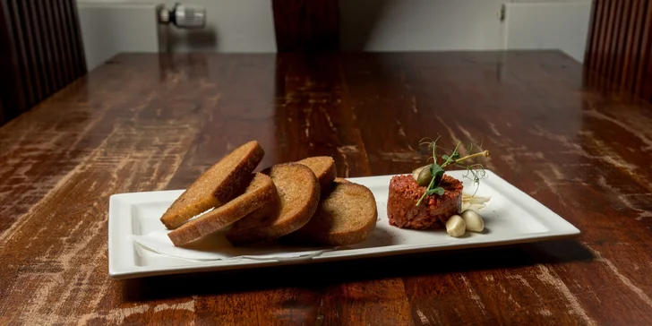 Tříchodové menu s pravou argentinskou svíčkovou nebo steakem z tuňáka a welcome drink pro dva