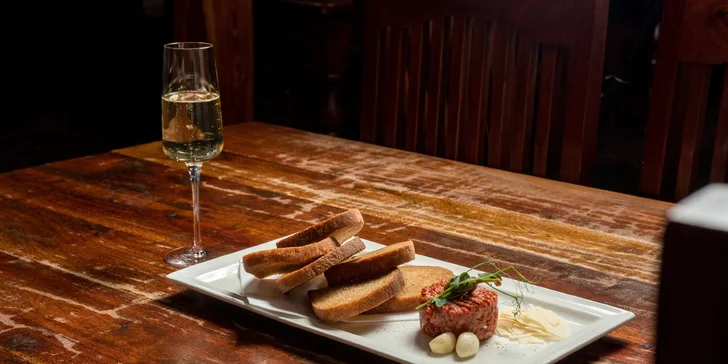 Tříchodové menu s pravou argentinskou svíčkovou nebo steakem z tuňáka a welcome drink pro dva