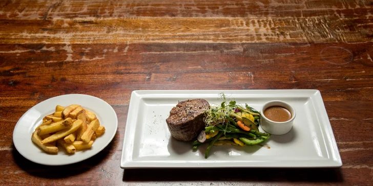 Tříchodové menu s pravou argentinskou svíčkovou nebo steakem z tuňáka a welcome drink pro dva