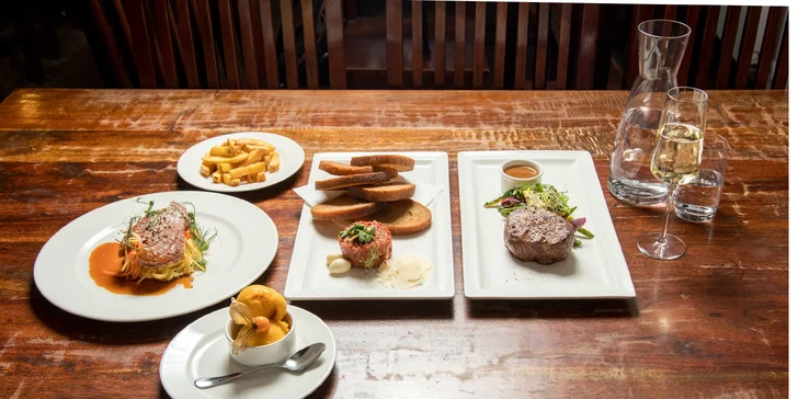 Tříchodové menu s pravou argentinskou svíčkovou nebo steakem z tuňáka a welcome drink pro dva