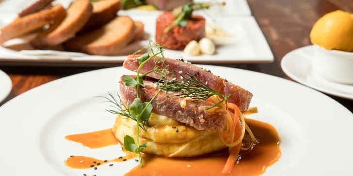 Tříchodové menu s pravou argentinskou svíčkovou nebo steakem z tuňáka a welcome drink pro dva