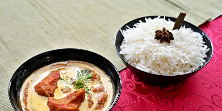 Chicken tikka masala i vindaloo: indické menu pro dvě osoby, předkrm a tradiční čaj