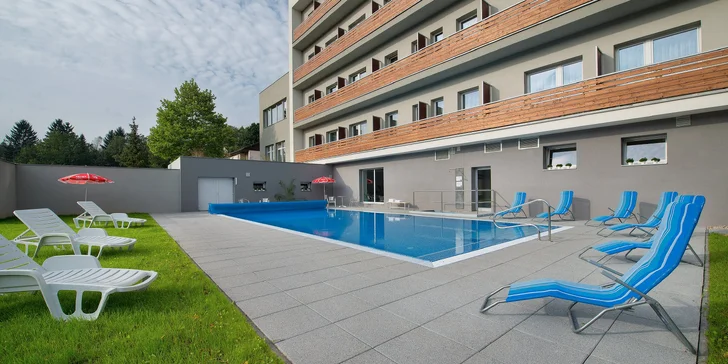 Dovolená v Železných horách: vila nebo chatka, venkovní bazén a wellness, varianty se snídaní