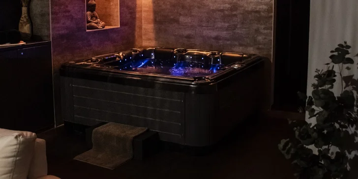 Noc v privátním wellness apartmánu pro 2 osoby: vířivka, finská sauna i sekt