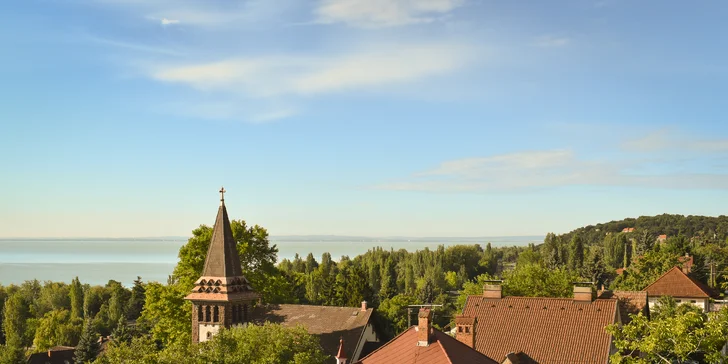 Na 1 den k Balatonu: vyhlášené letovisko Balatonalmádi, dooprava busem tam i zpět