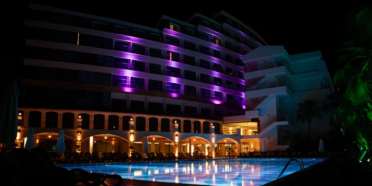 Turecko letecky: 5* resort s vlastní pláží a aquaparkem, all inclusive i animační program