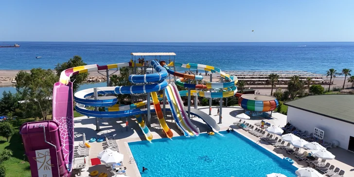 Turecko letecky: 5* resort s vlastní pláží a aquaparkem, all inclusive i animační program