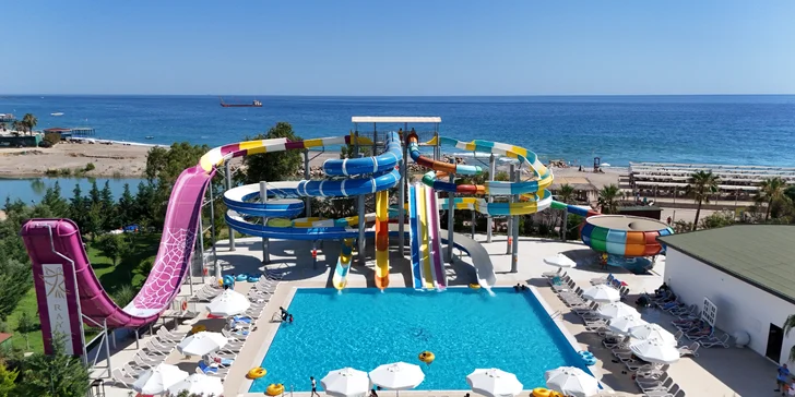Turecko letecky: 5* resort s vlastní pláží a aquaparkem, all inclusive i animační program