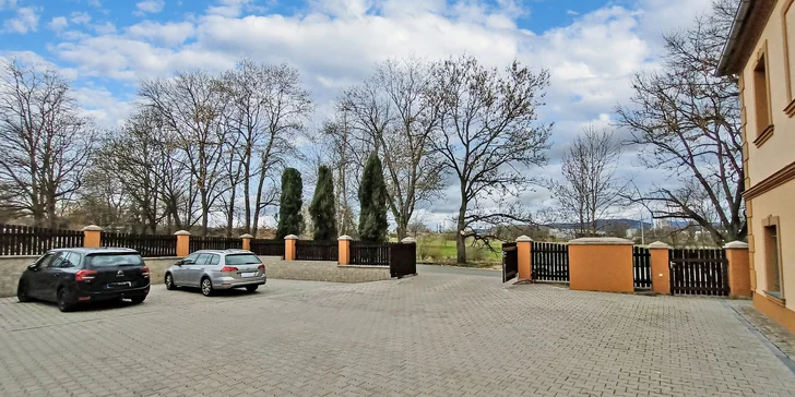 Pohoda 3 km od Karlových Varů až pro 4 osoby: apartmány s kuchyňkou