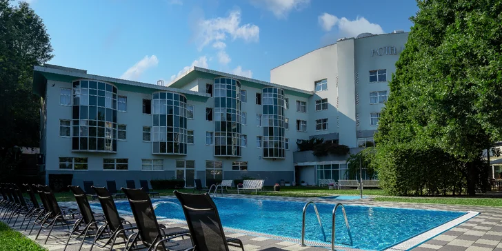 4* hotel s polopenzí, snídaní či all inclusive a neomezeným wellness, v létě i bazén