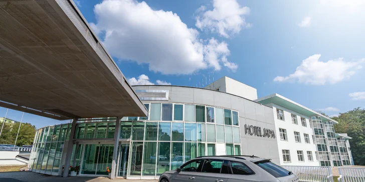 4* hotel s polopenzí, snídaní či all inclusive a neomezeným wellness, v létě i bazén