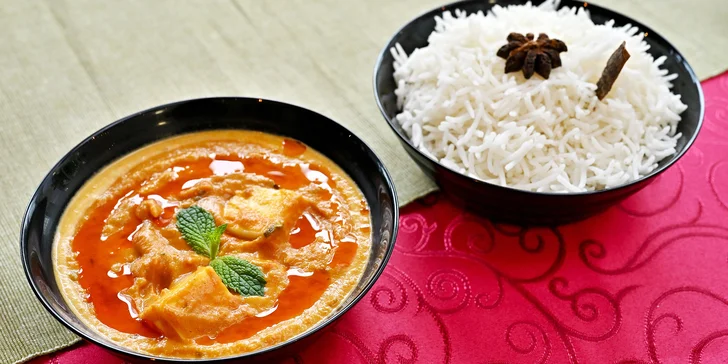 Chicken tikka masala i vindaloo: indické menu pro dvě osoby, předkrm a tradiční čaj