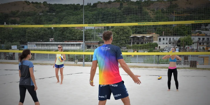 Beachvolejbal jako profík: 90minutový trénink ve Střešovicích nebo Žlutých lázních