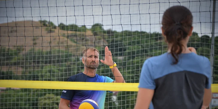 Beachvolejbal jako profík: 90minutový trénink ve Střešovicích nebo Žlutých lázních