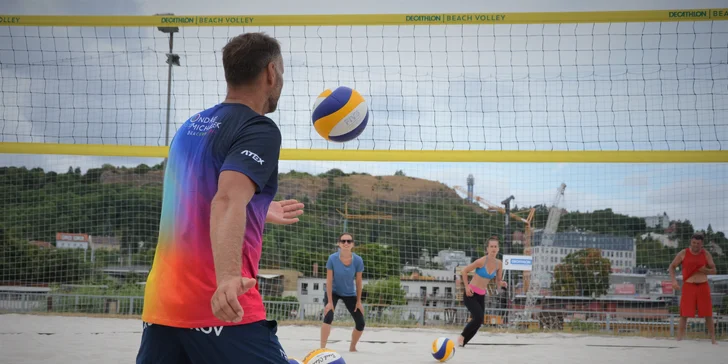 Beachvolejbal jako profík: 90minutový trénink ve Střešovicích nebo Žlutých lázních
