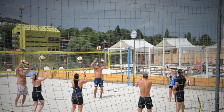 Beachvolejbal jako profík: 90minutový trénink ve Střešovicích nebo Žlutých lázních