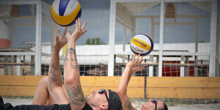Beachvolejbal jako profík: 90minutový trénink ve Střešovicích nebo Žlutých lázních
