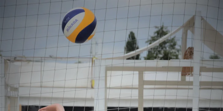 Beachvolejbal jako profík: 90minutový trénink ve Střešovicích nebo Žlutých lázních