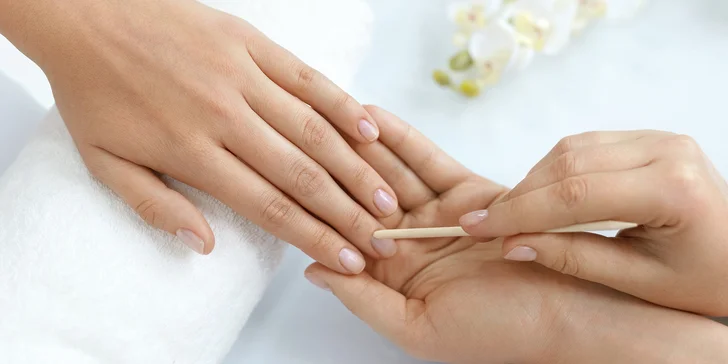 Hloubková péče o ruce, manikúra s lakem či gel lakem i modeláž nehtů