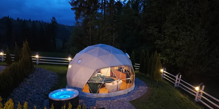 Unikátní zážitek: pobyt v kopuli uprostřed lesa, vířivka i výhled na polské Tatry