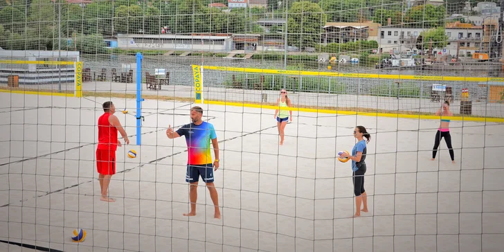 Beachvolejbal jako profík: 90minutový trénink ve Střešovicích nebo Žlutých lázních