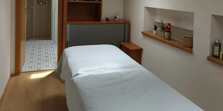 Thajská masáž horní části těla, zad s protahováním či celotělová