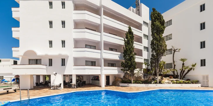 Mallorca letecky: 3* hotel přímo u moře, all inclusive, bazén, denní animační program i diskotéka