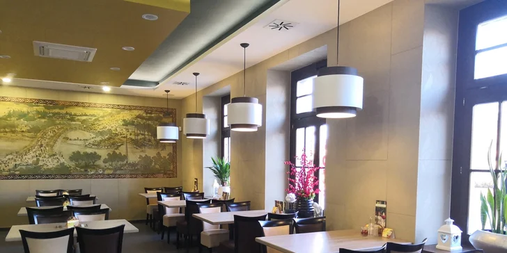 Sushi sety v restauraci Sun House: maki, nigiri i kalifornské rolky, 24–52 ks