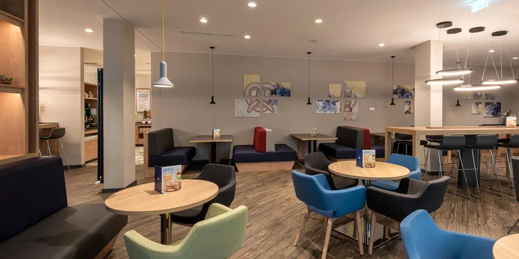 Moderní hotel v Mnichově s bufetovou snídaní: blízko veletržního centra i BMW Weltu