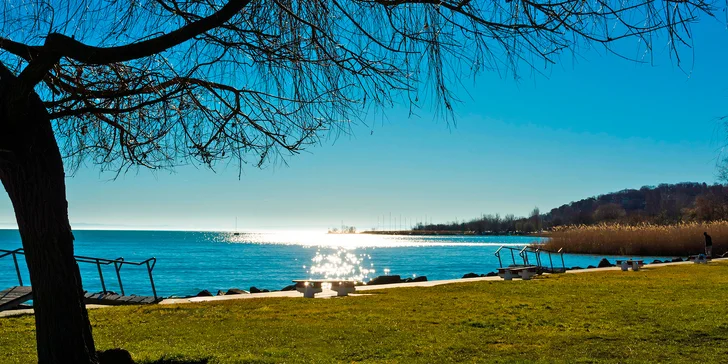 Na 1 den k Balatonu: vyhlášené letovisko Balatonalmádi, dooprava busem tam i zpět