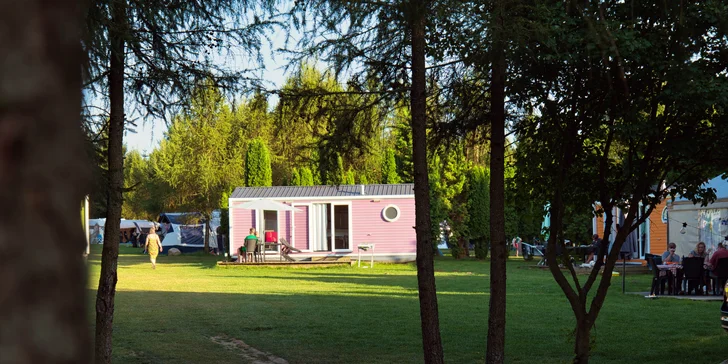 Kemp na Liberecku se super zázemím: stany, mobilhomy i rekreační domy, bazén, spousta zábavy i restaurace