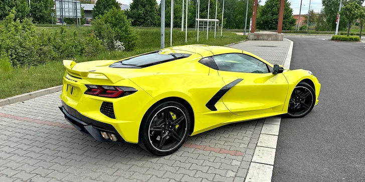 Žluté žihadlo Chevrolet Corvette C8: spolujízda i řízení v délce 15–60 min.