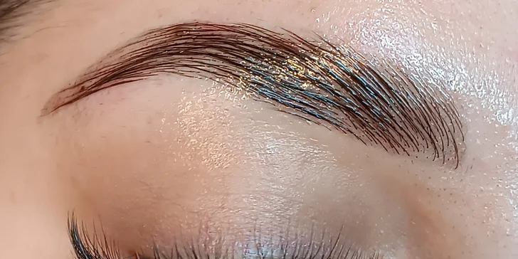 Krásný pohled bez řasenky a tužky: úprava či laminace obočí a lash lifting řas vč. barvení